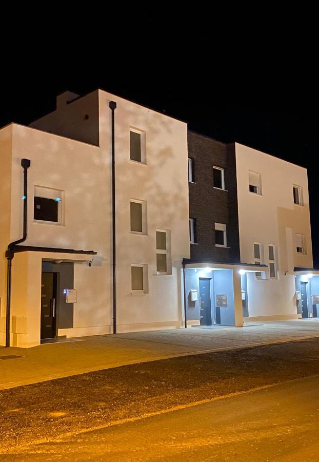 Penthouse West S Leilighet Varaždin Eksteriør bilde
