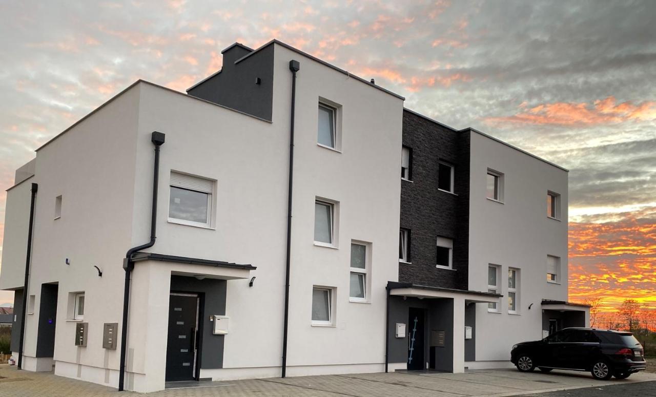 Penthouse West S Leilighet Varaždin Eksteriør bilde